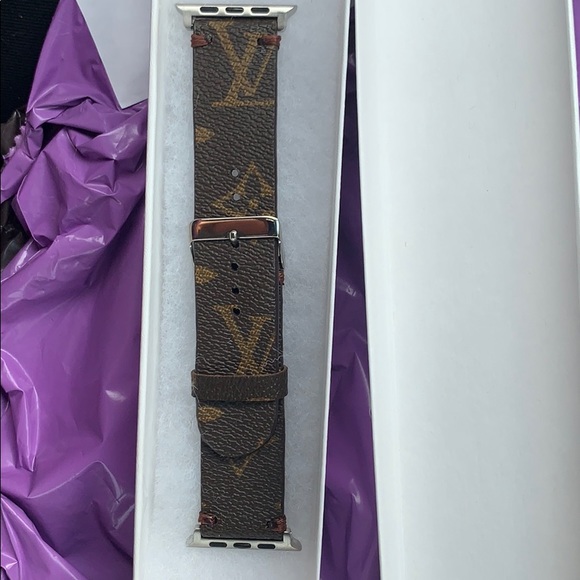 40-42MM Louis Vuitton Apple Watch band - Picture 2 of 3